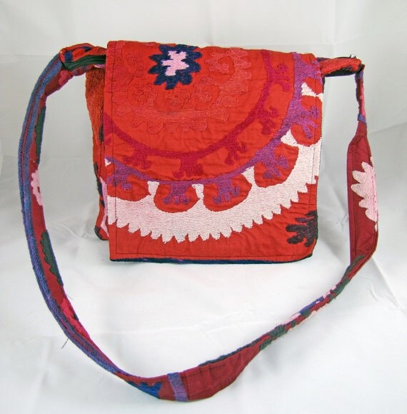 VOMOV (Messenger Bag with Flap and Zipper. The bag is...)