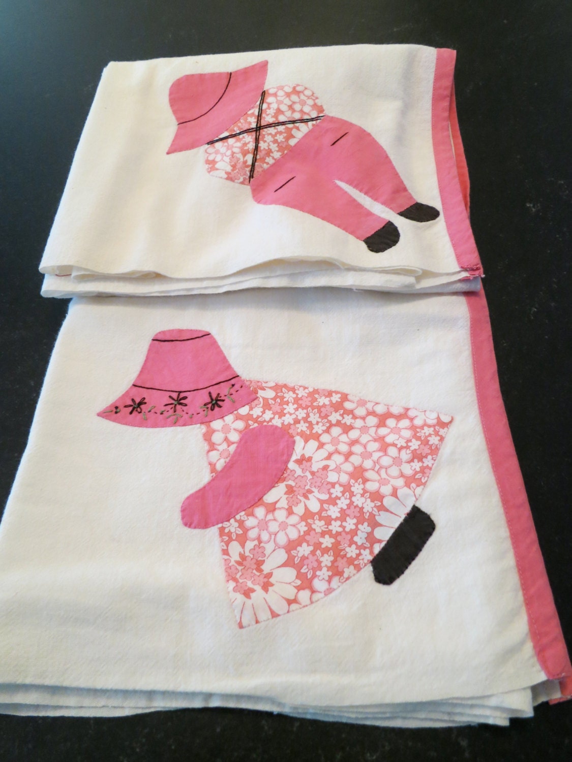 Pair vintage PINK Sunbonnet Sue & Sam dish kitchen towels
