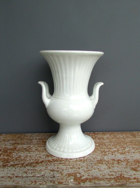 Vintage classic glossy white urn vase Seltmann Weiden royal