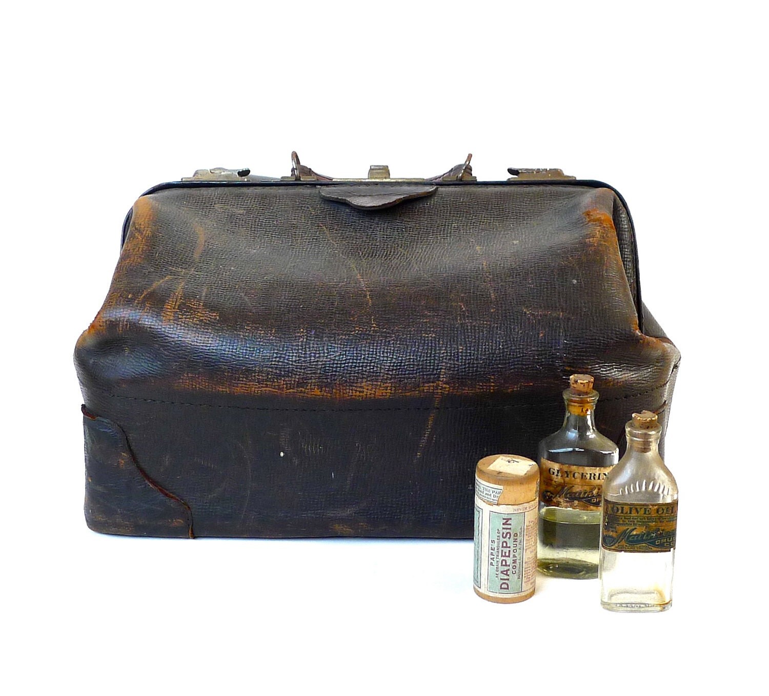 Vintage doctor. Vintage Doctor with Shoulder Bag. England Vintage Doctor Shoulder Bag.