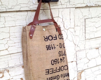 Recycled Burlap, wine tote, Canvas Interior. Model: Winy Finish