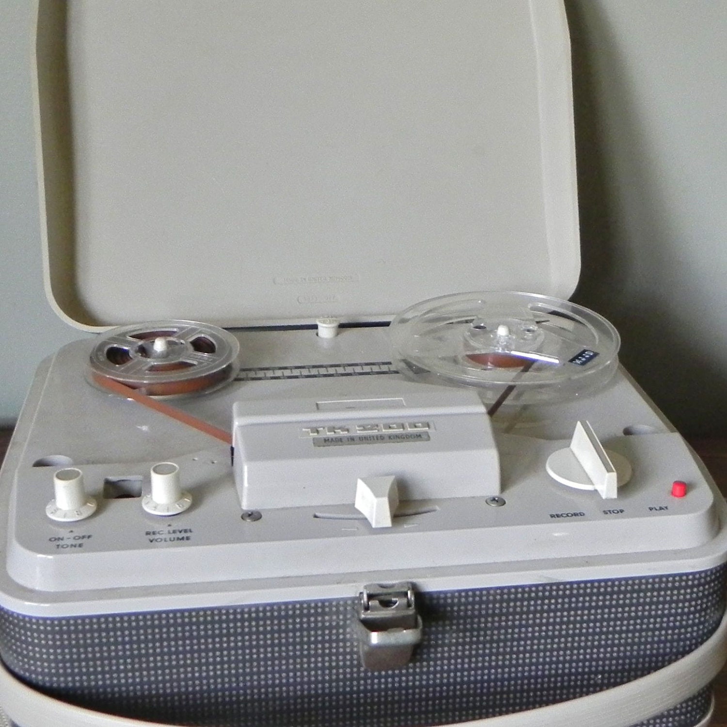 Vintage Grundig TK 200 reel to reel player recorder portable