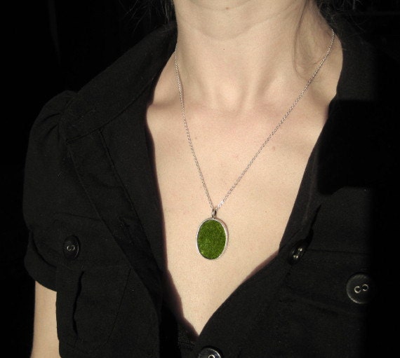 Lush Green Grass Silver Oval Necklace