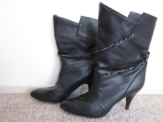 kitten heel pointy boots