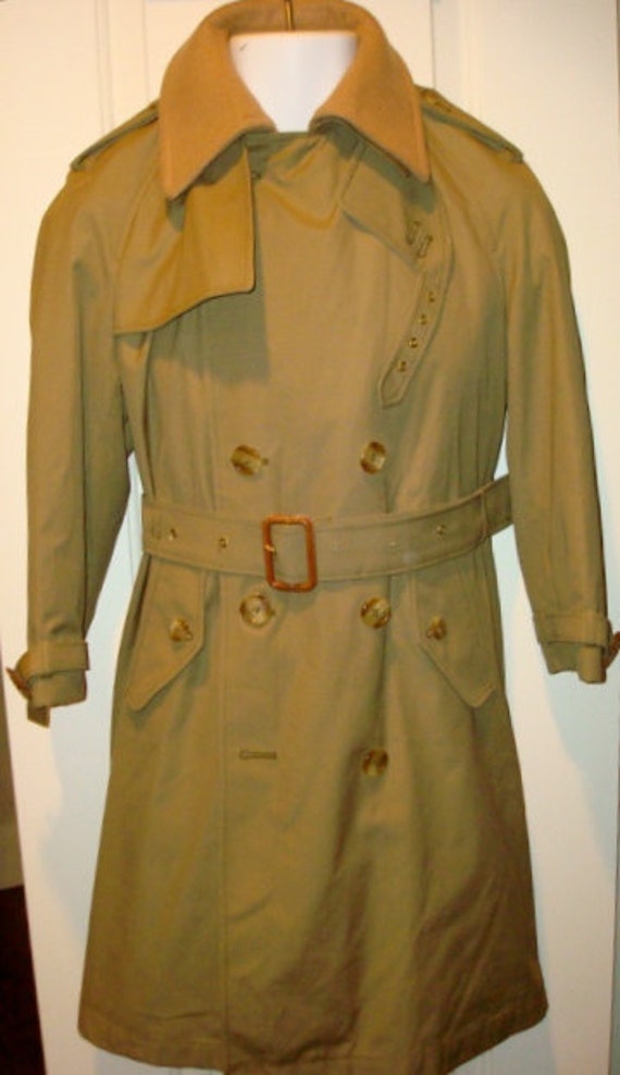 Vintage Bloomingdale's Boys Youth trench coat zip in camel