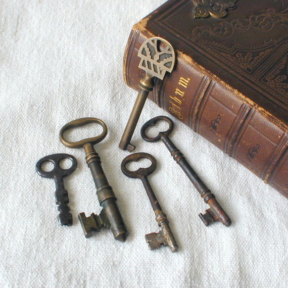 Old Antique Skeleton Keys
