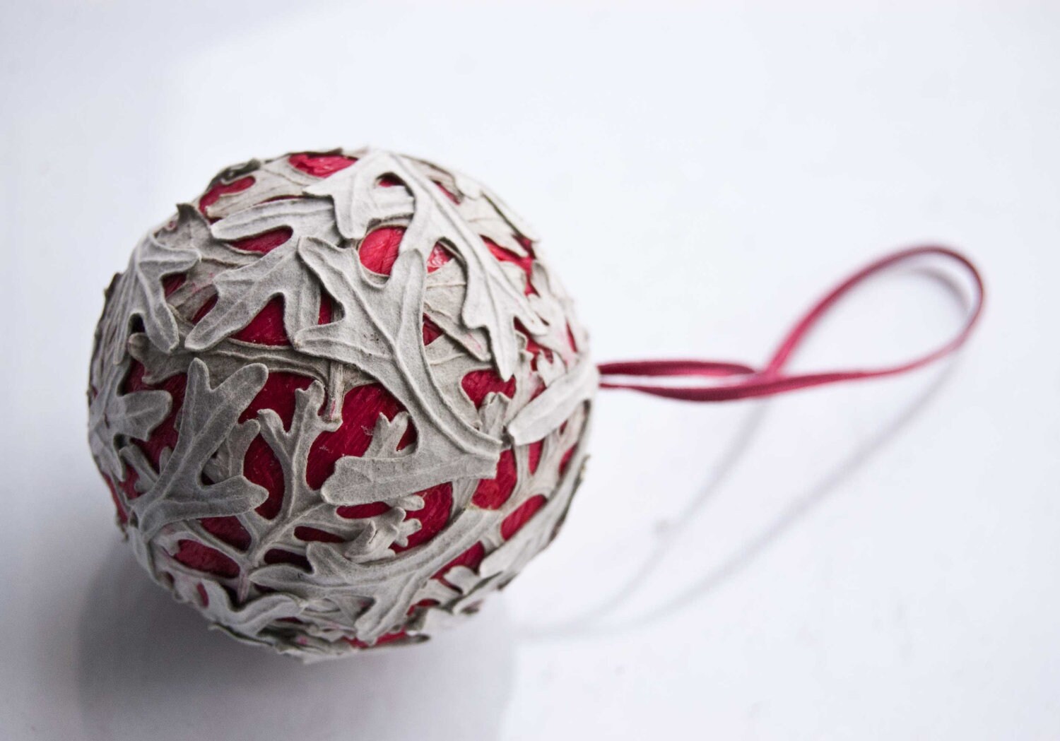 Set of 3 Christmas ornaments light grey and red Christmas