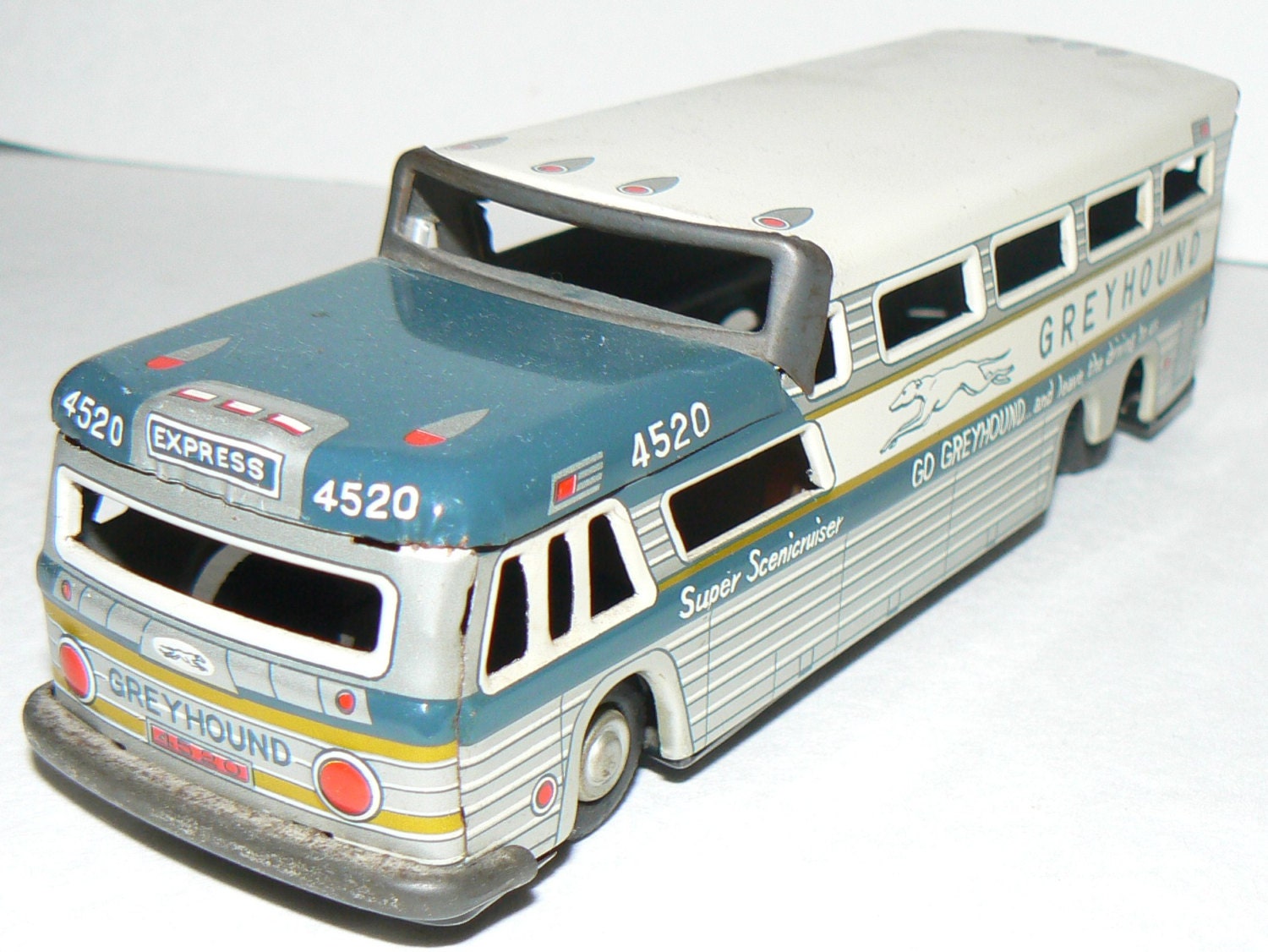 Tin Friction GREYHOUND Bus Toy 4520 Super Scenicruiser Leave