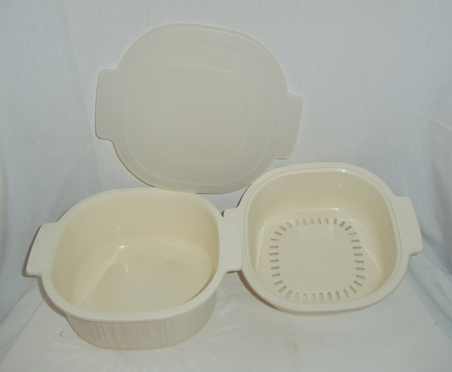 Rubbermaid 3 PC Microwave Cookware Set 3 Qt Steamer Strainer