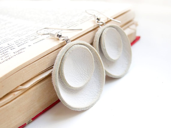 White leather circle earrings SALE