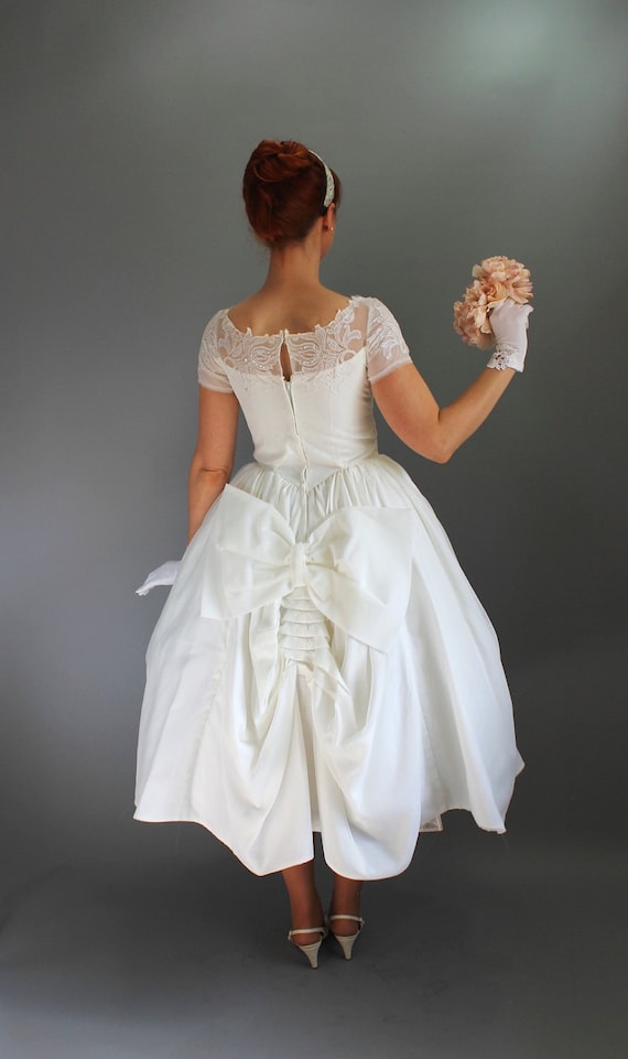 Sale Vintage 1950s White Lace Wedding Dress. Tea Length.