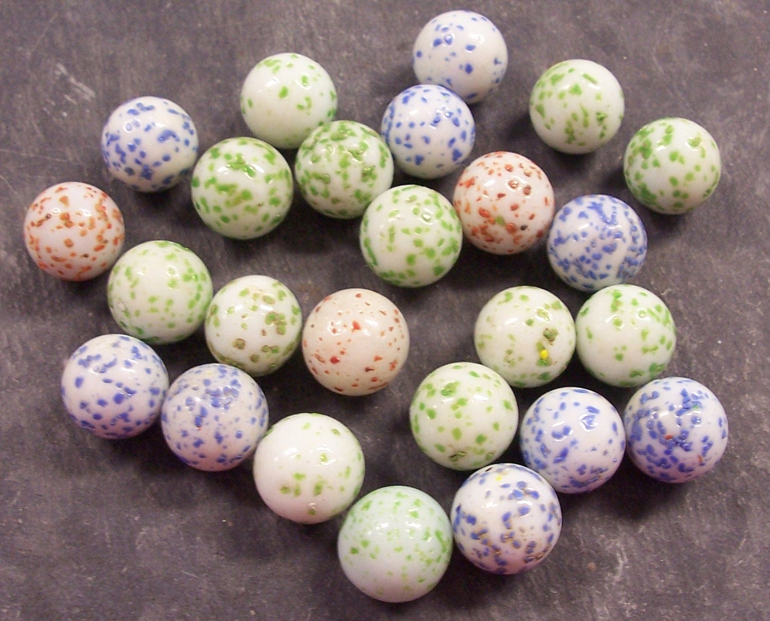 VINTAGE GLaSS Marbles Speckled Twenty Five 25 Blue Red Green