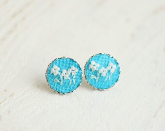 Mint blue stud earrings with floral ornament - e022