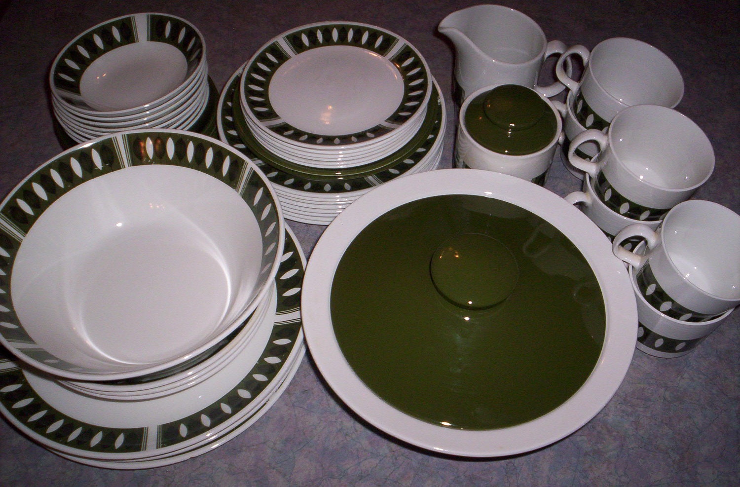 Leaf Pattern Dinnerware Set | vintage johnson bros olive green leaf pattern dinnerware set Leaf Pattern Dinnerware Set | vintage johnson bros olive green leaf pattern dinnerware set
