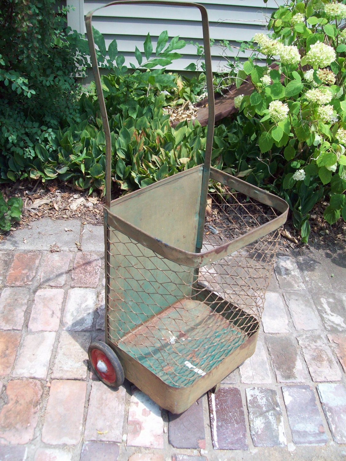 Vintage Metal Shopping Cart.