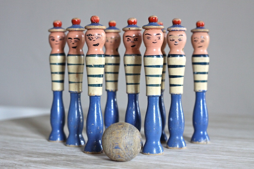 Lovely Vintage Bowling Pins Skittles Set Of 9 French Marines