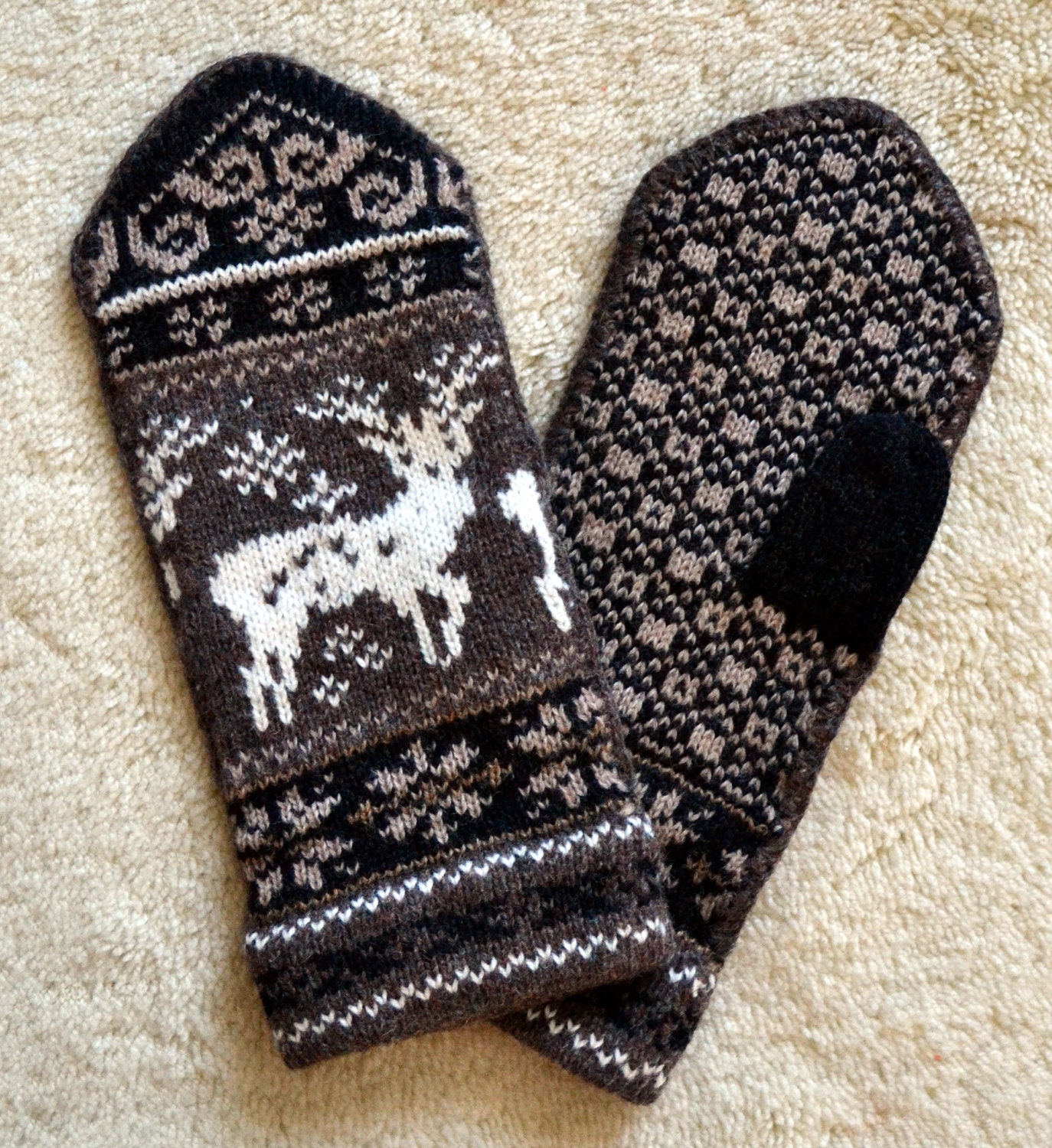 Norwegian Scandinavian hand crafted 100 Wool Mittens folk