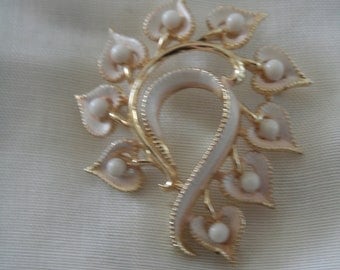 White and Gold Vintage Brooch