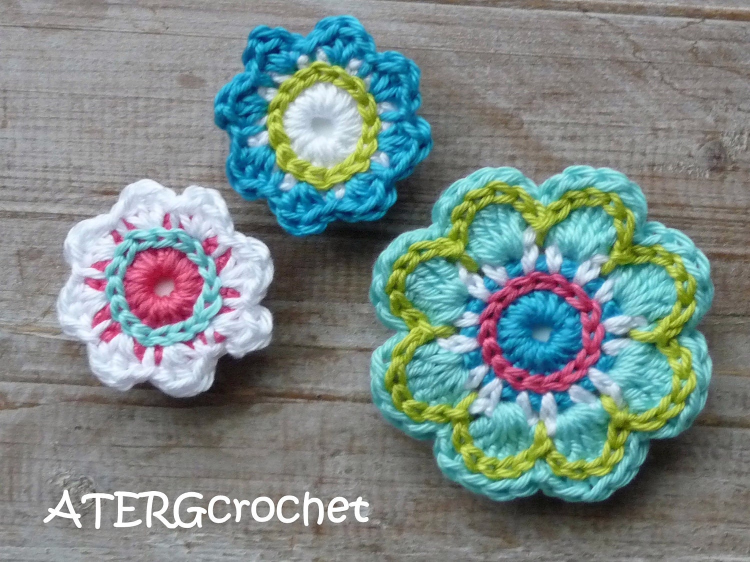 Crochet flower set on