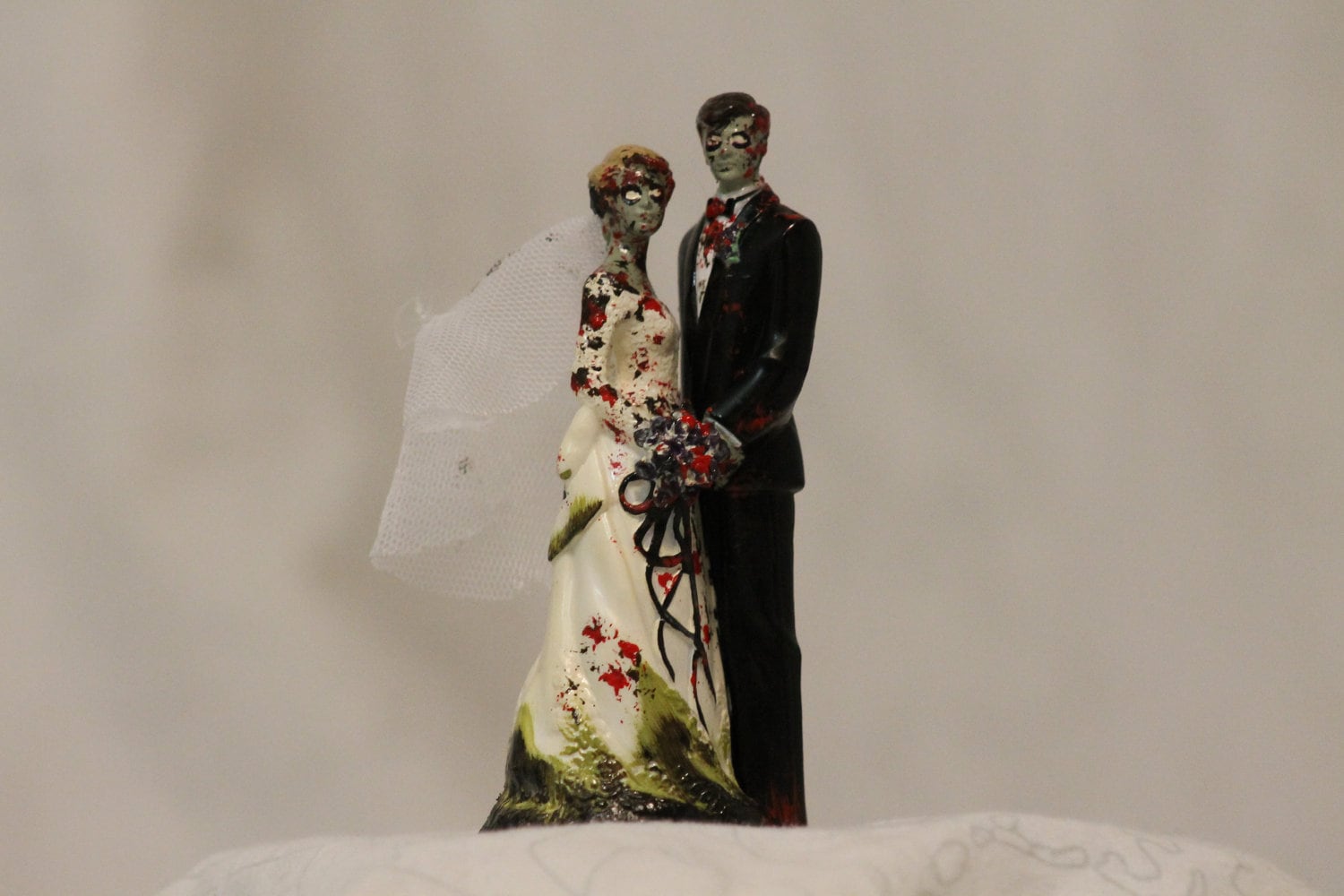 Classic Style Zombie  Wedding  Cake  Topper 