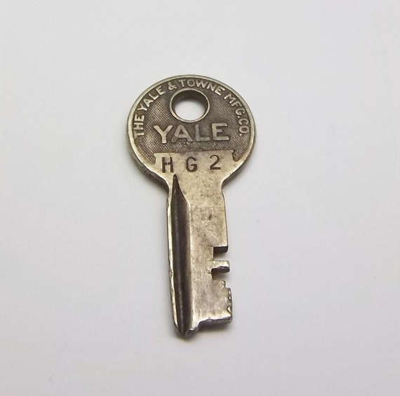 Vintage Small Yale Key Steampunk Industrial by vintagekeys