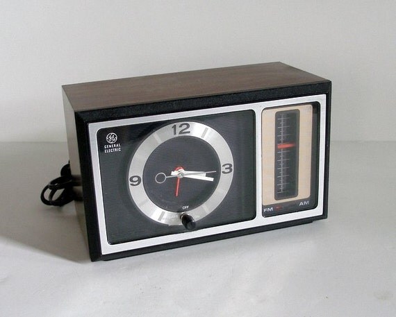 Vintage 1970 S Ge Woodgrain Alarm Clock Am Fm Radio By Fultonlane