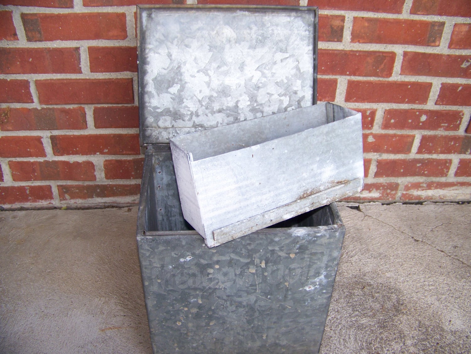 Antique Galvanized Meadowgold Dairy Milk Bottle Box with Lid