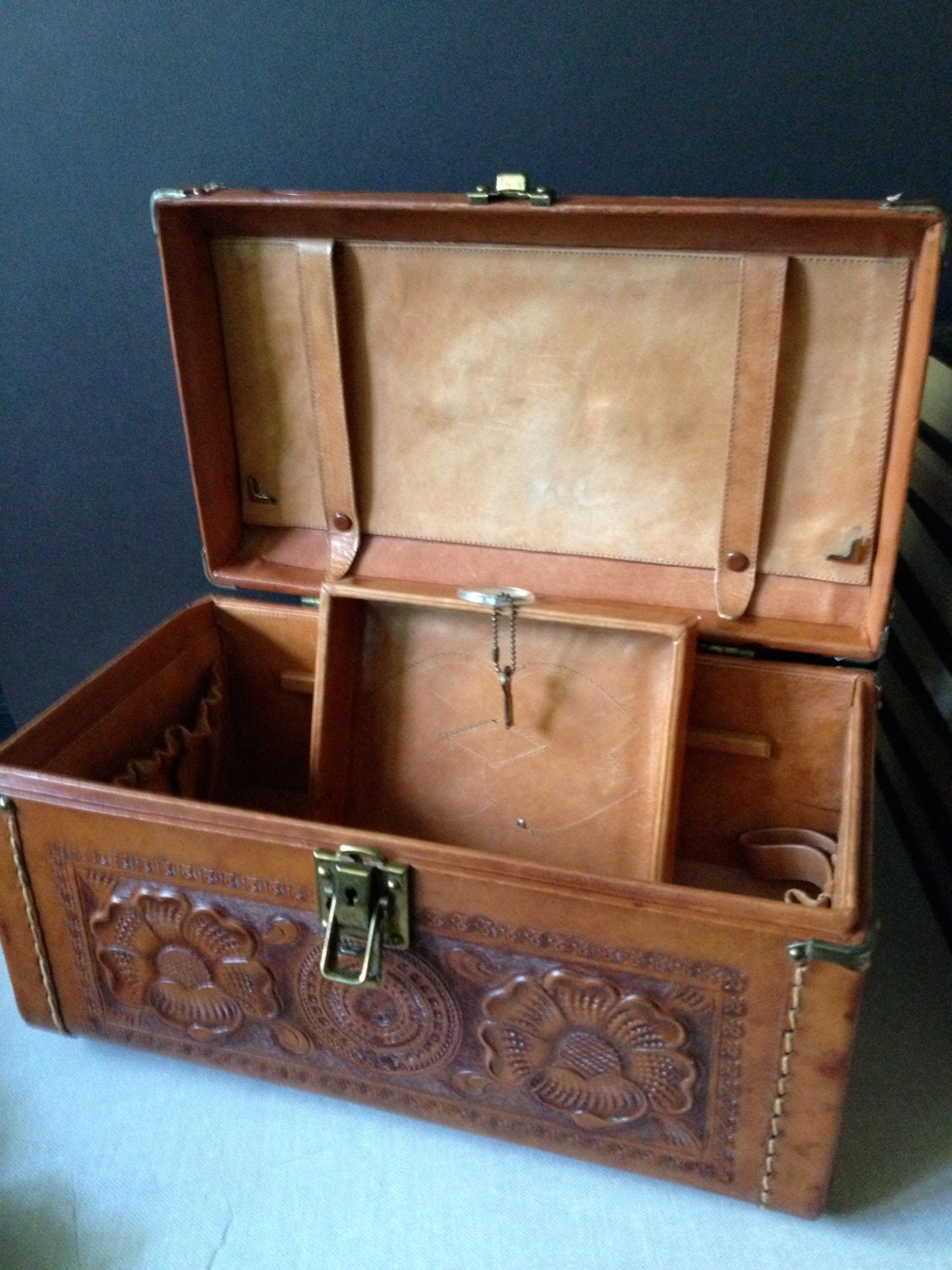 Vtg England // Cheney // Tooled Leather Train Case // Suitcase