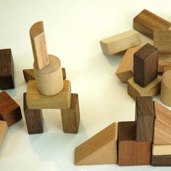 Wooden blocks in a flowered fabric bag (Pink/Red)