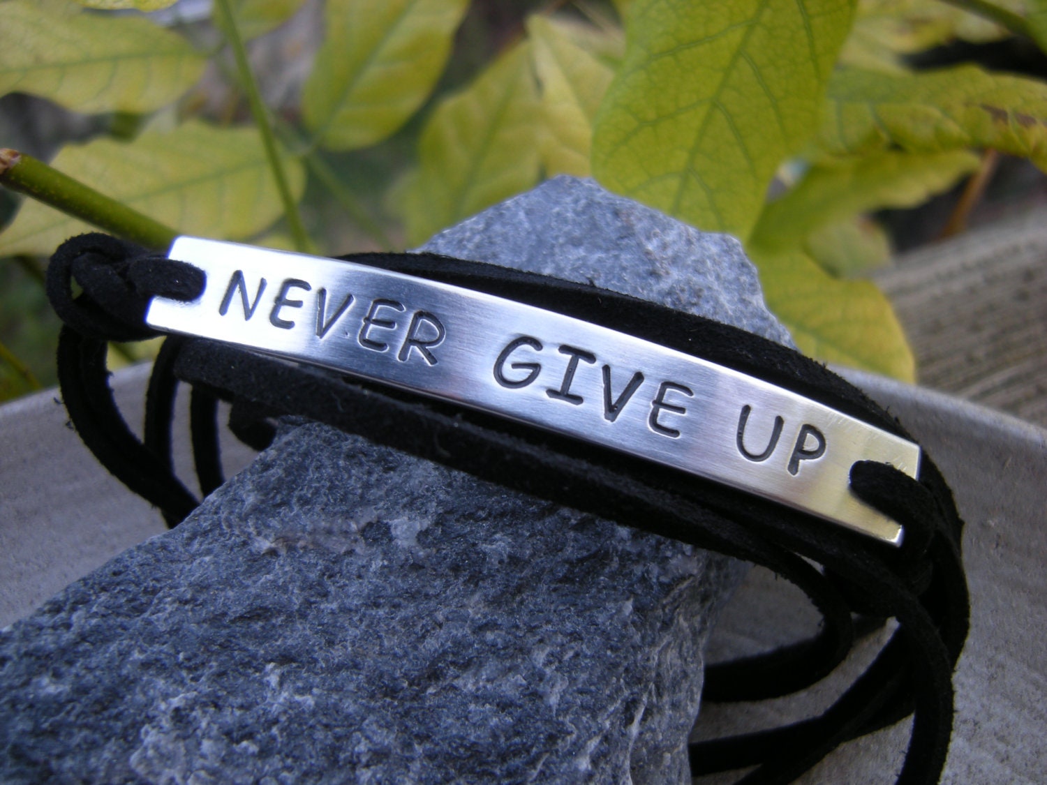 inspireme bracelet never give up