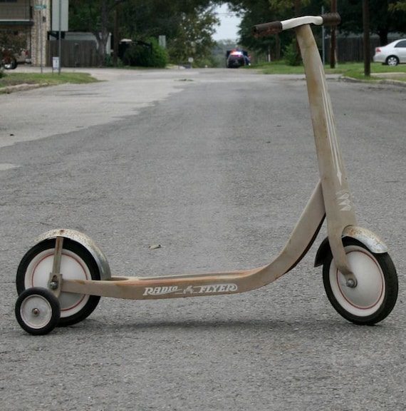 radio flyer bike with training wheels