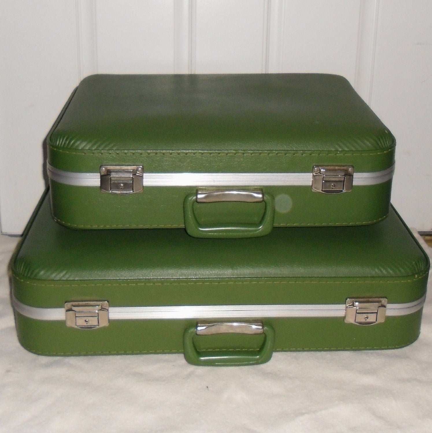 Vintage 70's green suitcases set of 2 by recycledwithcare on Etsy