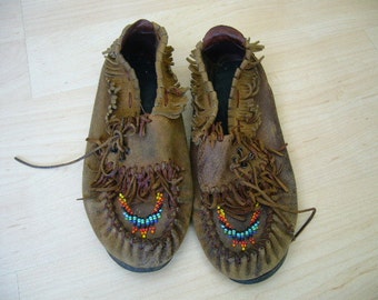 Vintage American Indian beaded fringed suede moccasins collectors ...