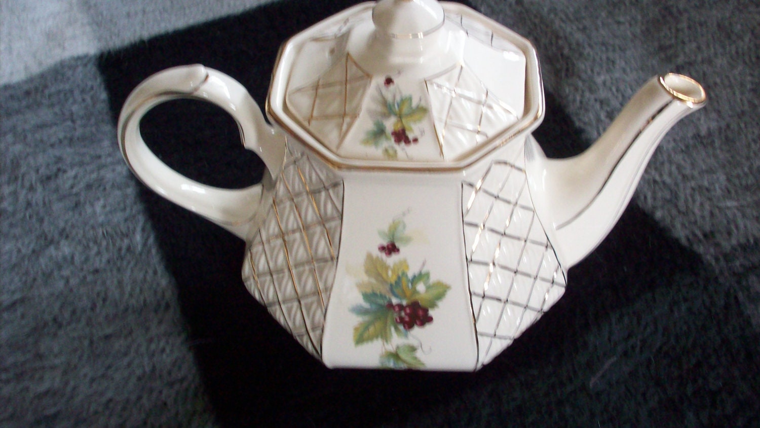 SADLER TEAPOT made in ENGLAND by OlivesandOil on Etsy