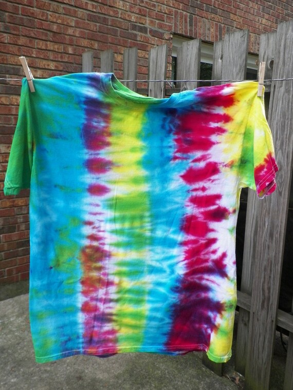 Tie Dye T-shirt Size L Vertical stripes Rainbow by SaintInterlude