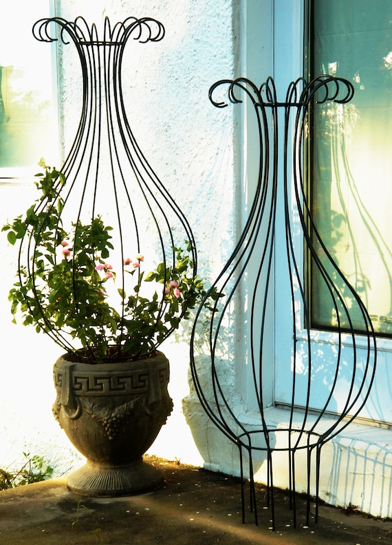 New Orleans Hurricane Wrought Iron Trellis Topiary
