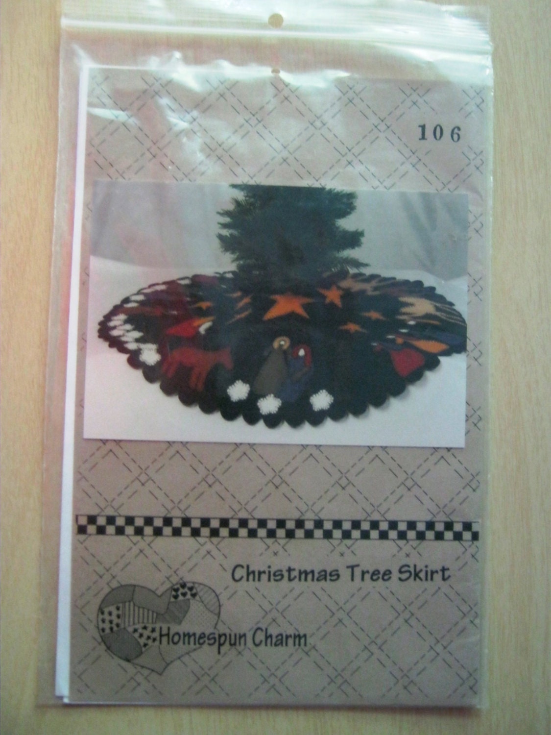 wool felt christmas tree skirt pattern by dakotajoyce on etsy wool felt christmas tree skirt pattern by dakotajoyce on etsy