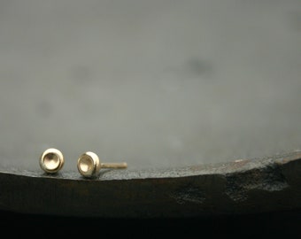 minimal stud earrings - gold stud earrings ( 3mm ) Pebble post earrings, tiny gold earrings, small gold studs, gold earings