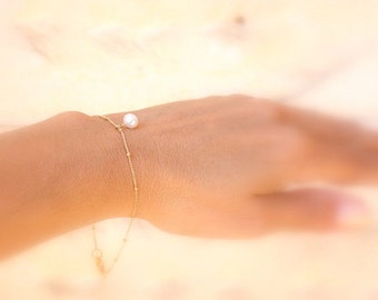 Small Pearl Bracelet - Oval Pearl Bracelet , Gift for Her, Dainty BraceletSimple Bracelet,Minimal Jewelry,Dainty Pearl, Layering Bracelet