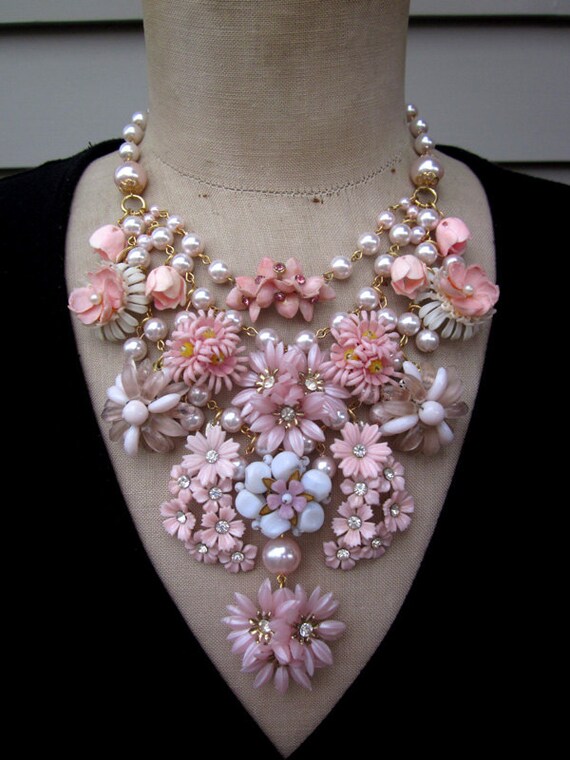 flower necklace wedding