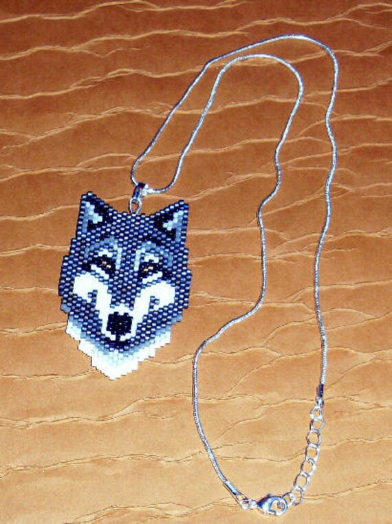 Items similar to Native American Beaded Pendant Necklace
