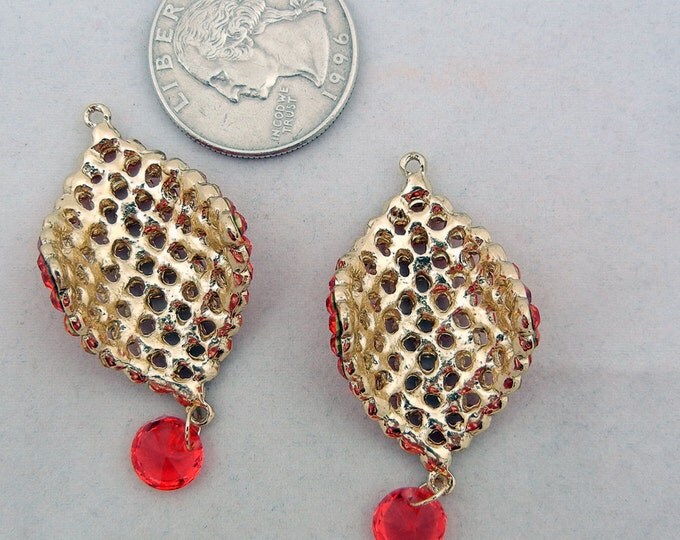 Pair of Red Rhinestone Turned Drops Gold-tone