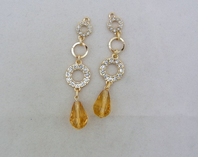 Pair of Gold-tone Rhinestone Rings Topaz Teardrop Charms