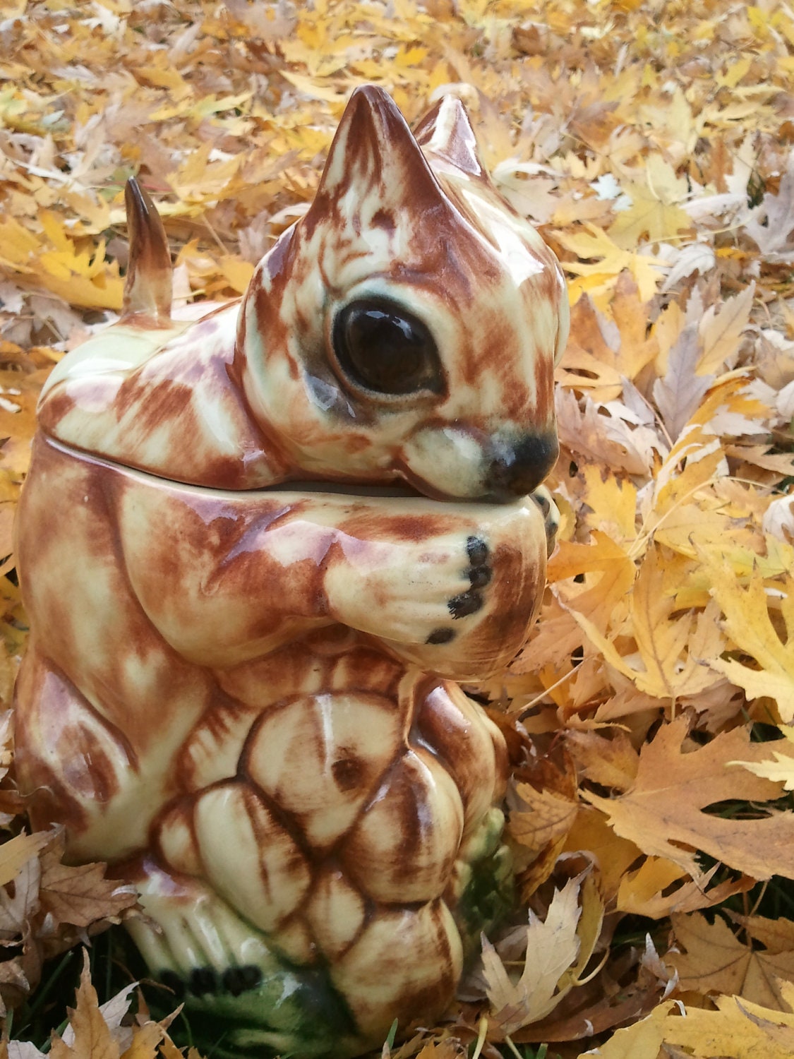 Bright Eyed Bushy Tailed Squirrel/Chipmunk McCoy Cookie Jar 