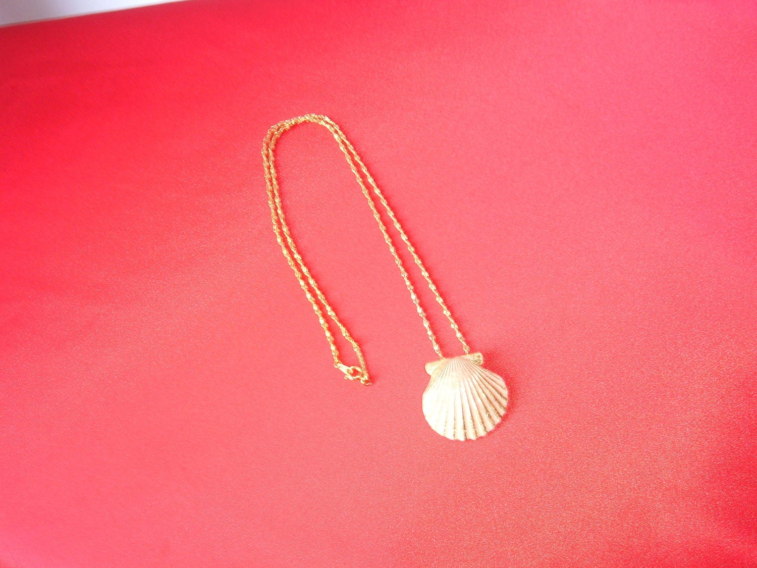 Vintage Gold Seashell Necklace 23 in. by DarlenesVintage on Etsy