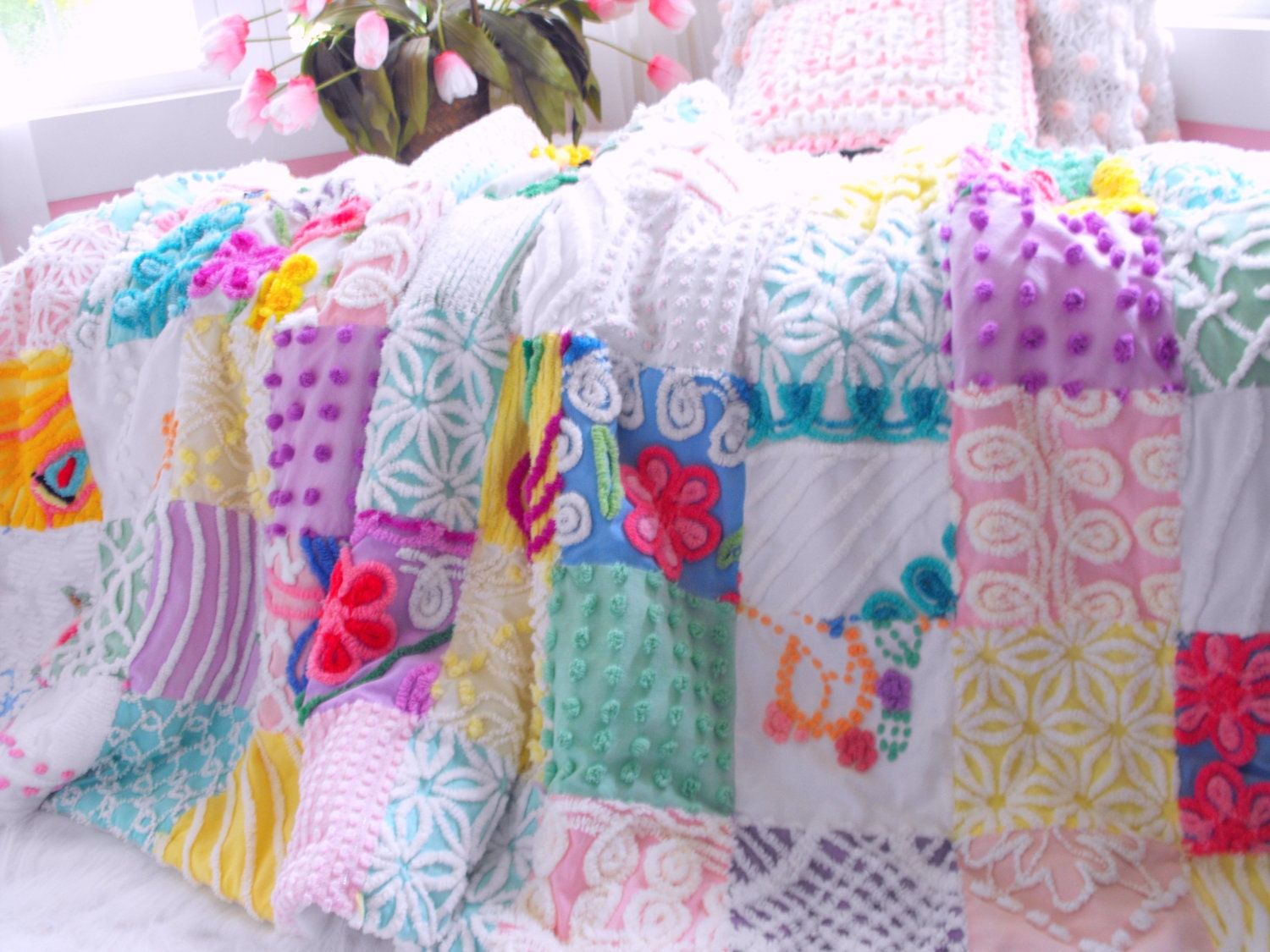 WARM SNUGGLY Vintage Chenille Patchwork Quilt Throw