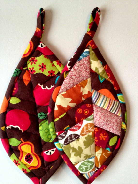 Items similar to Set of Leaf Shaped Pot Holders with InsulBright on Etsy