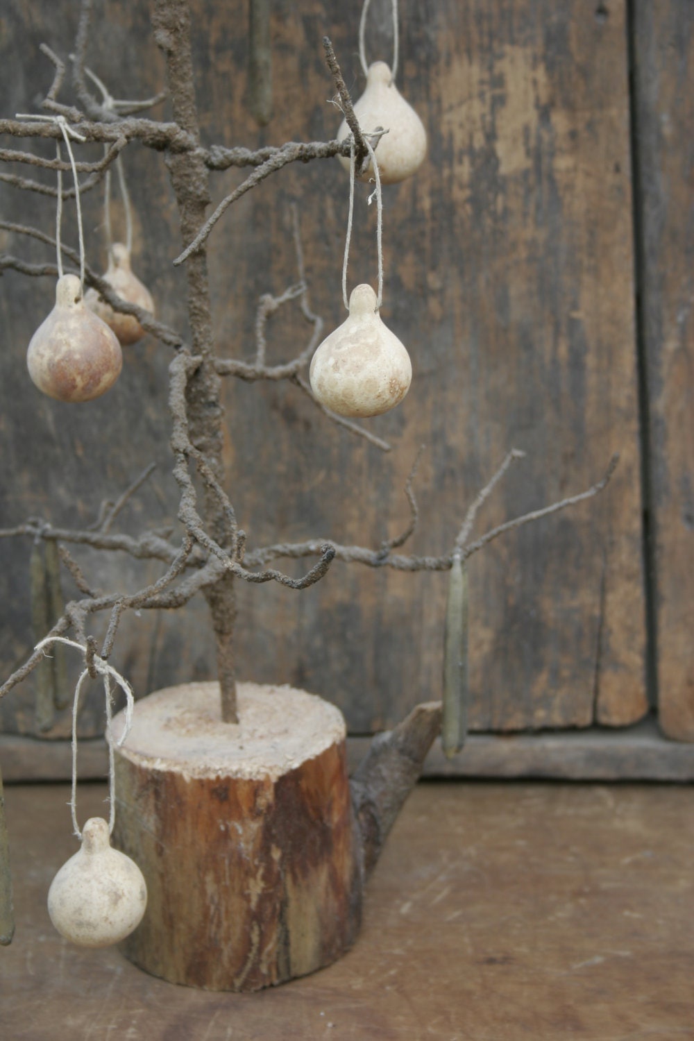 CIJ Primitive Small Rustic Brown Wire Twig Tree with Gourds