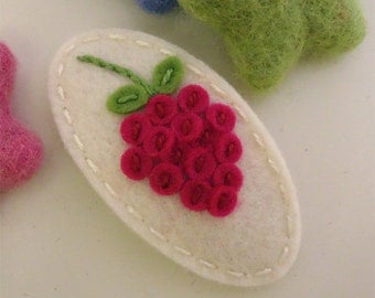 Felt hair clip -No slip -Wool felt -Raspberry -ecru