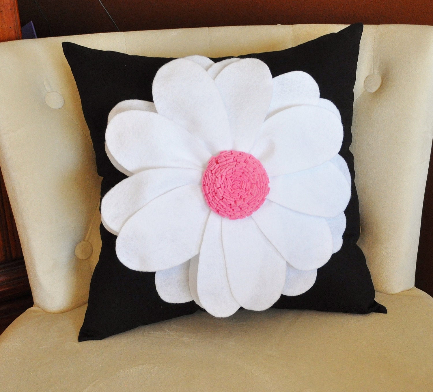 Home Decor Pillows White Daisy Flower on Black Pillow NEW